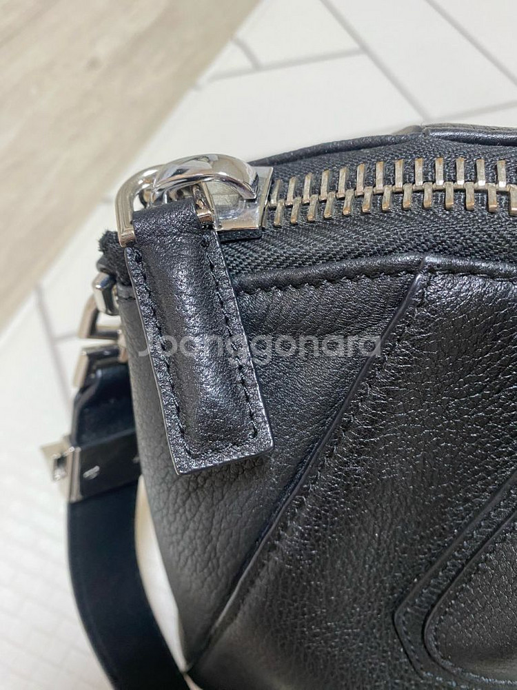 지방시 안티고나 무광 토트백--6