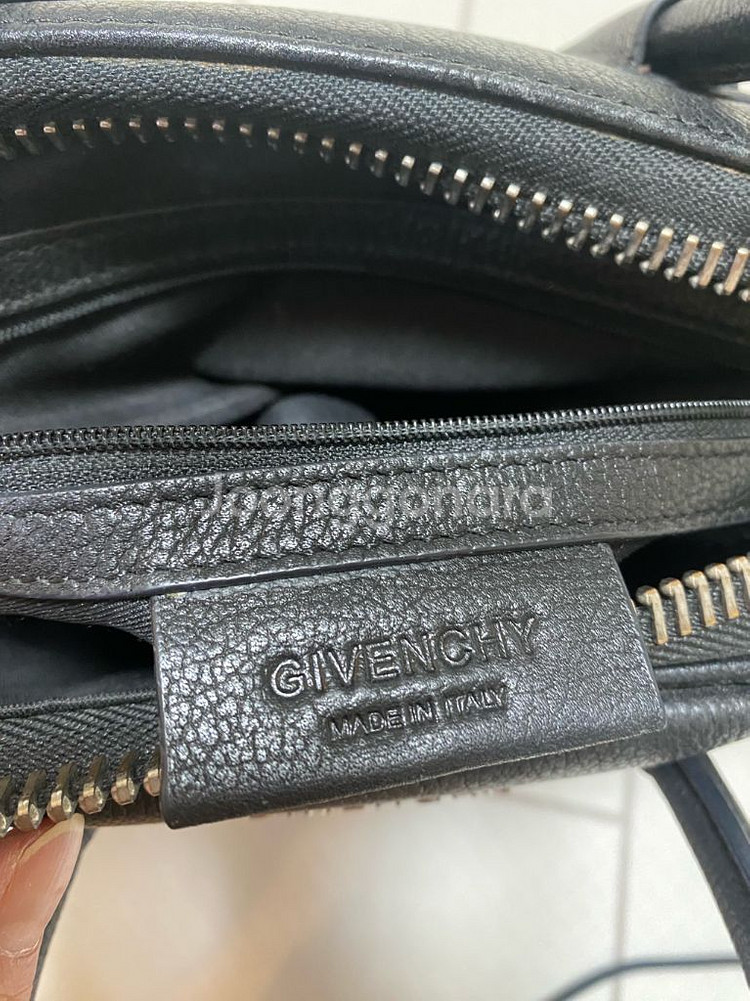 지방시 안티고나 무광 토트백--7