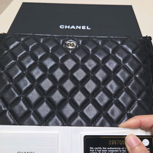 샤넬 클래식 클러치 뉴미듐