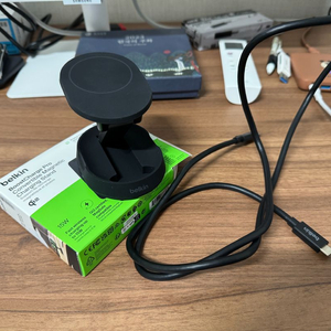 벨킨 Qi2 맥세이프 충전기 및 USB4 240W 케이블 판매합니다.