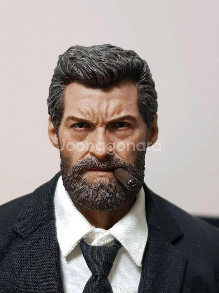 일레븐 로건 정장버전 피규어--0