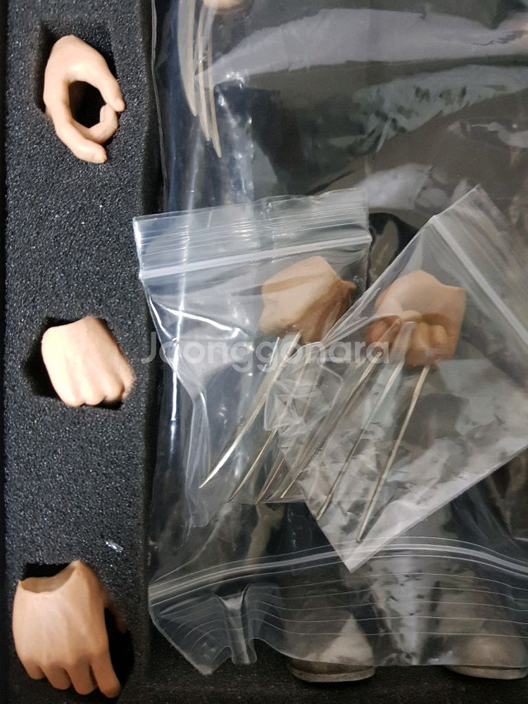 일레븐 로건 정장버전 피규어--5