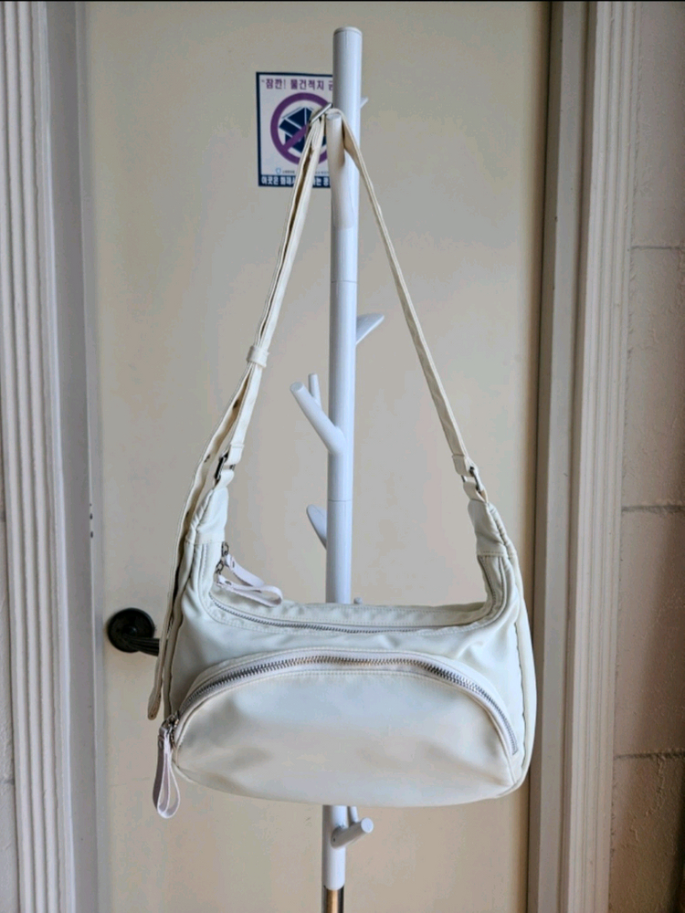 하아카이브 페리 나일론 호보백 아이보리 운포2만원--4