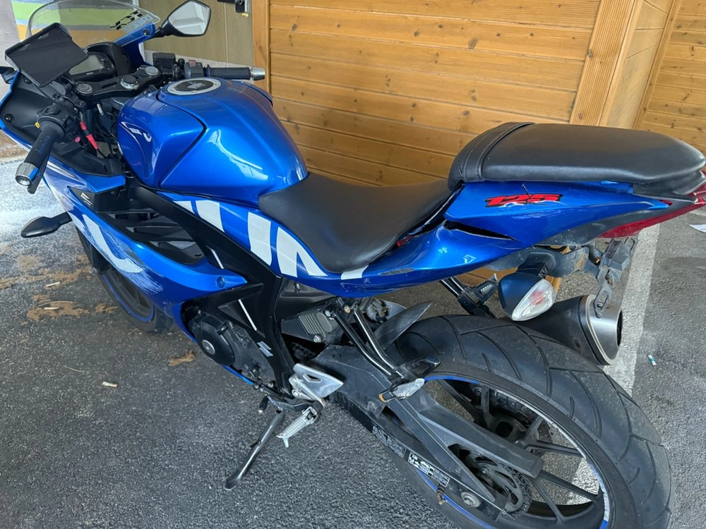 스즈키gsxr-125 오토바이 사고차 부품차 - 안심되는 중고거래