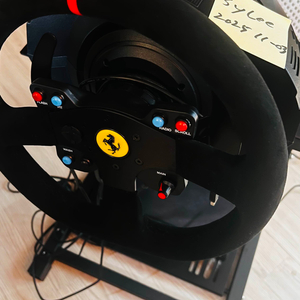 트러스트마스터 T300 페라리 인테그랄 레이싱휠 알칸타라