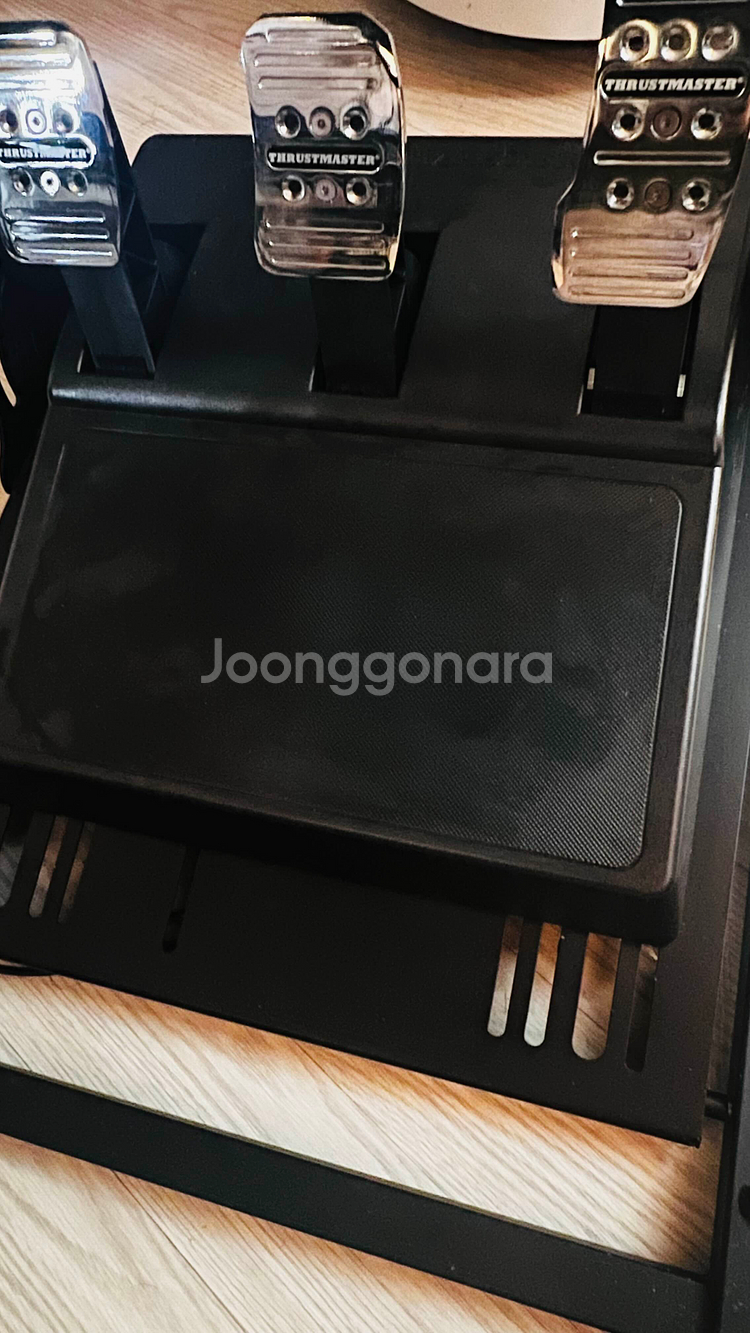 트러스트마스터 T300 페라리 인테그랄 레이싱휠 알칸타라--1