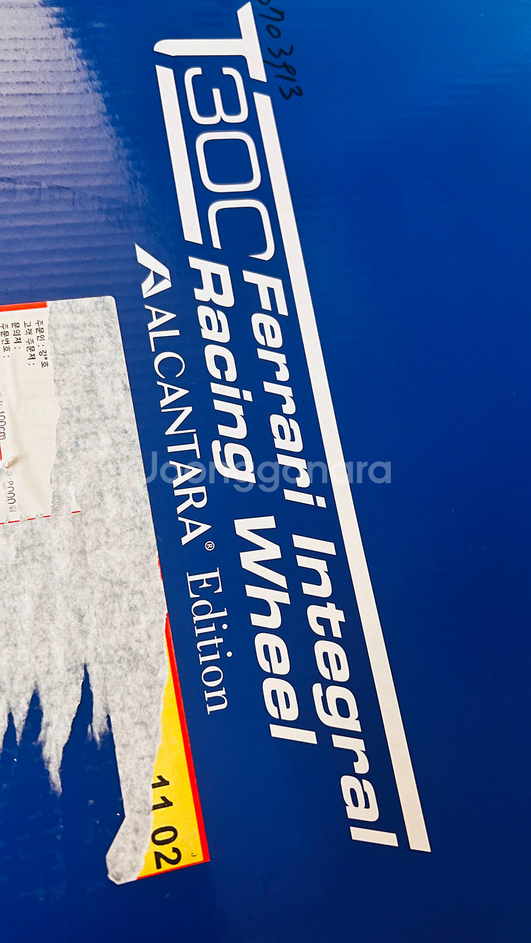 트러스트마스터 T300 페라리 인테그랄 레이싱휠 알칸타라--2