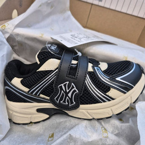 MLB 운동화 새상품 200