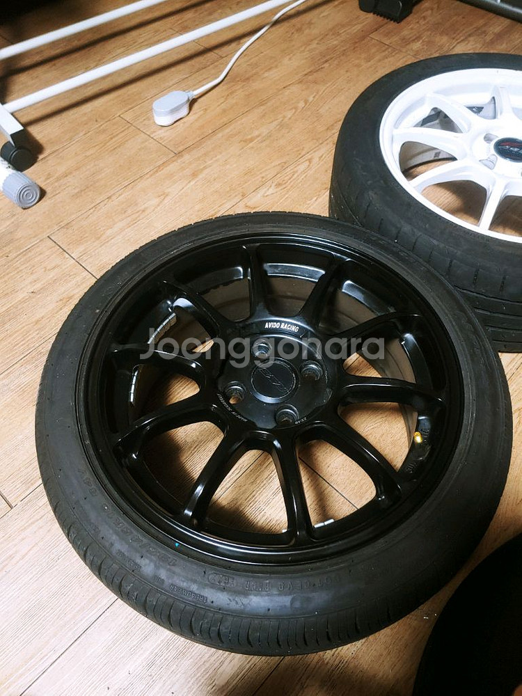 경차 16인치 휠 한 대 분(4개) 40만원에 팝니다.4홀 pcd100--1