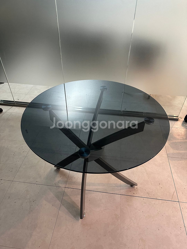 모던한 원형 유리 테이블--0