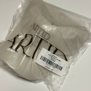 아티드 베이직 로고 자수 볼캡 베이지