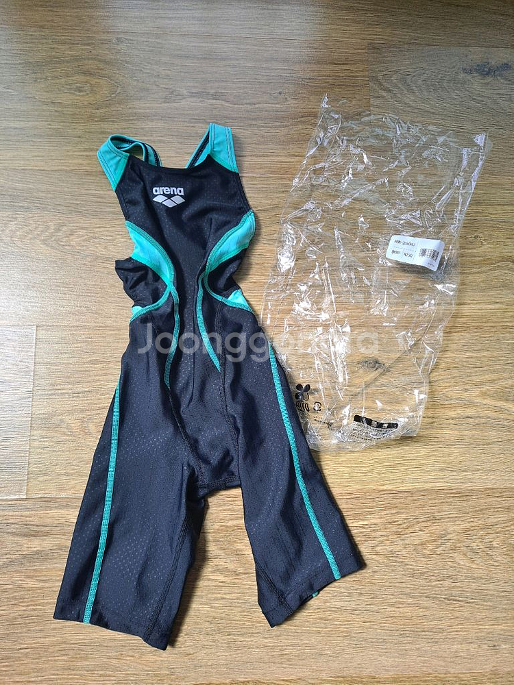 아레나 25년 출시 여자 주니어 선수용 수영복 4부--2