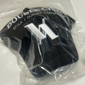 더블체크 signature 볼캡