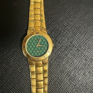 구찌 3000L 크레스트 모노그램 손목시계 잔나비최정훈