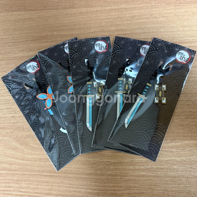 귀멸의 칼날 키링 무이치로3 , 시노부2 판매합니다--0