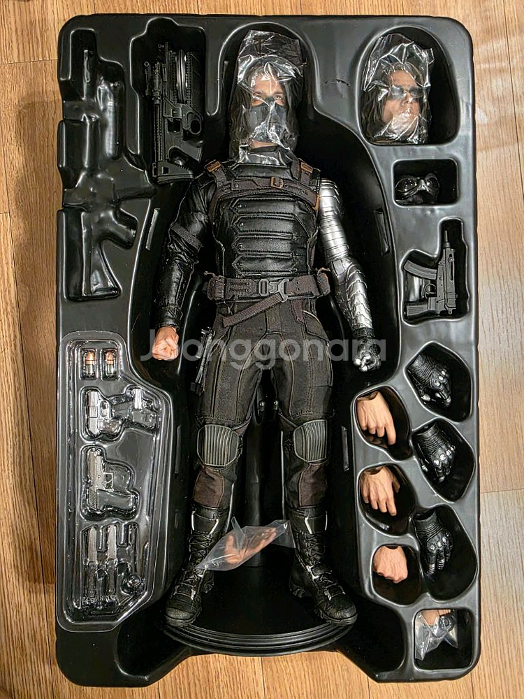 핫토이 윈터솔져 버키--3