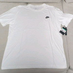 나이키 흰색 반팔 티셔츠 텍달린 새상품