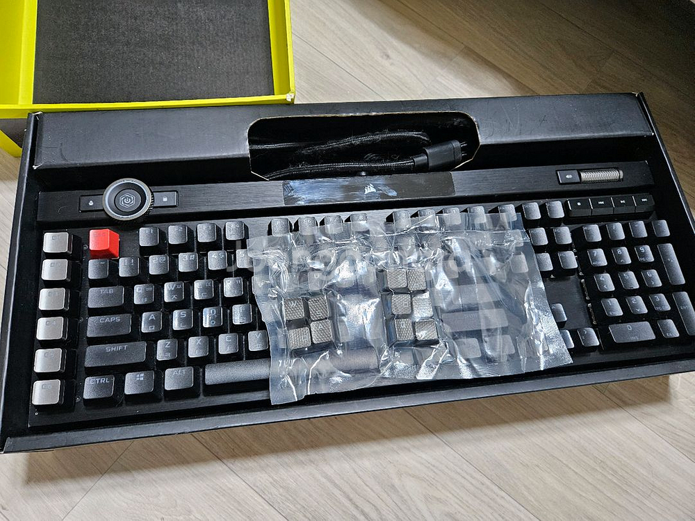 CORSAIR 커세어 K100 RGB opx 광적축 게이밍 키보드--1