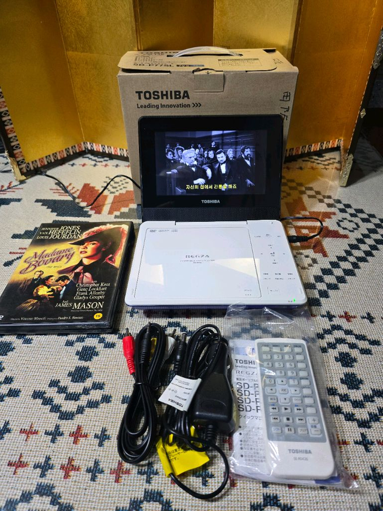 노트북형 도시바 DVD/CD 플레이어(SD-P77SL) 이미지