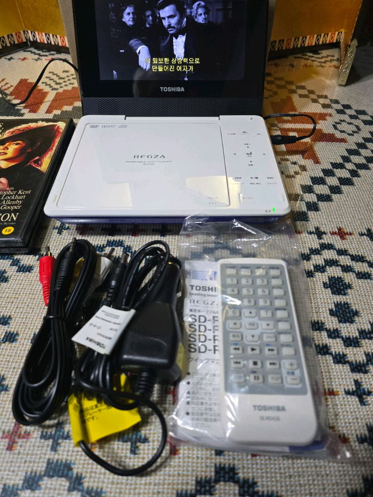 노트북형 도시바 DVD/CD 플레이어(SD-P77SL) 이미지