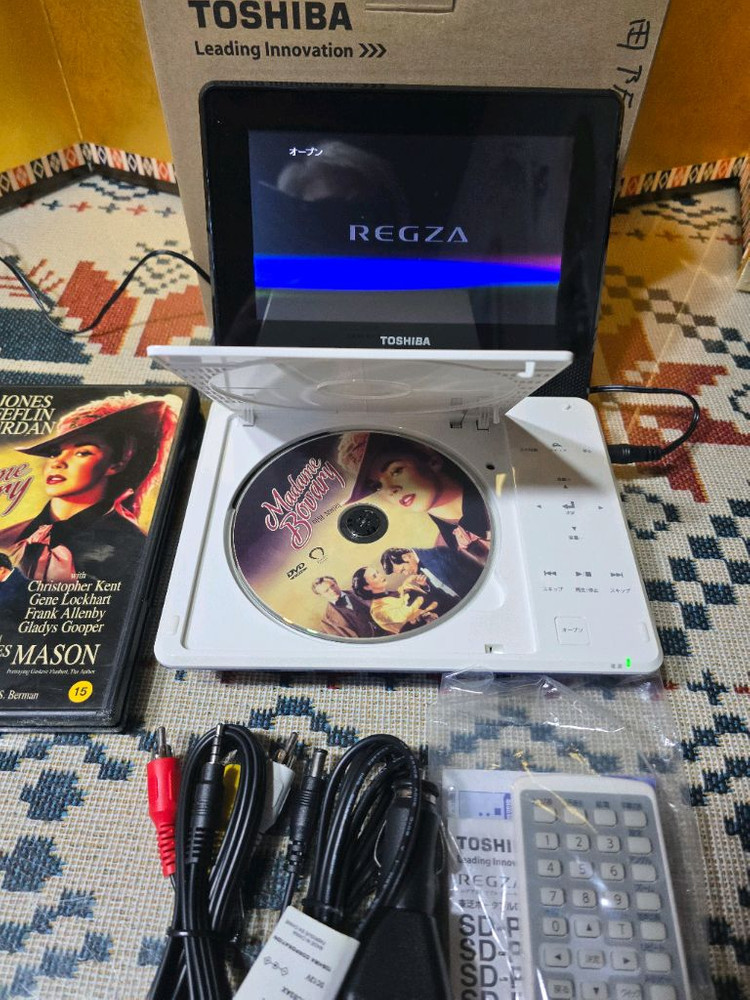 노트북형 도시바 DVD/CD 플레이어(SD-P77SL) 이미지
