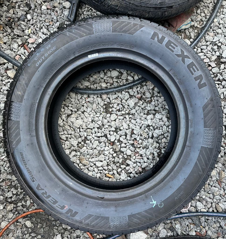 235 60 17중고타이어2개2356017--3