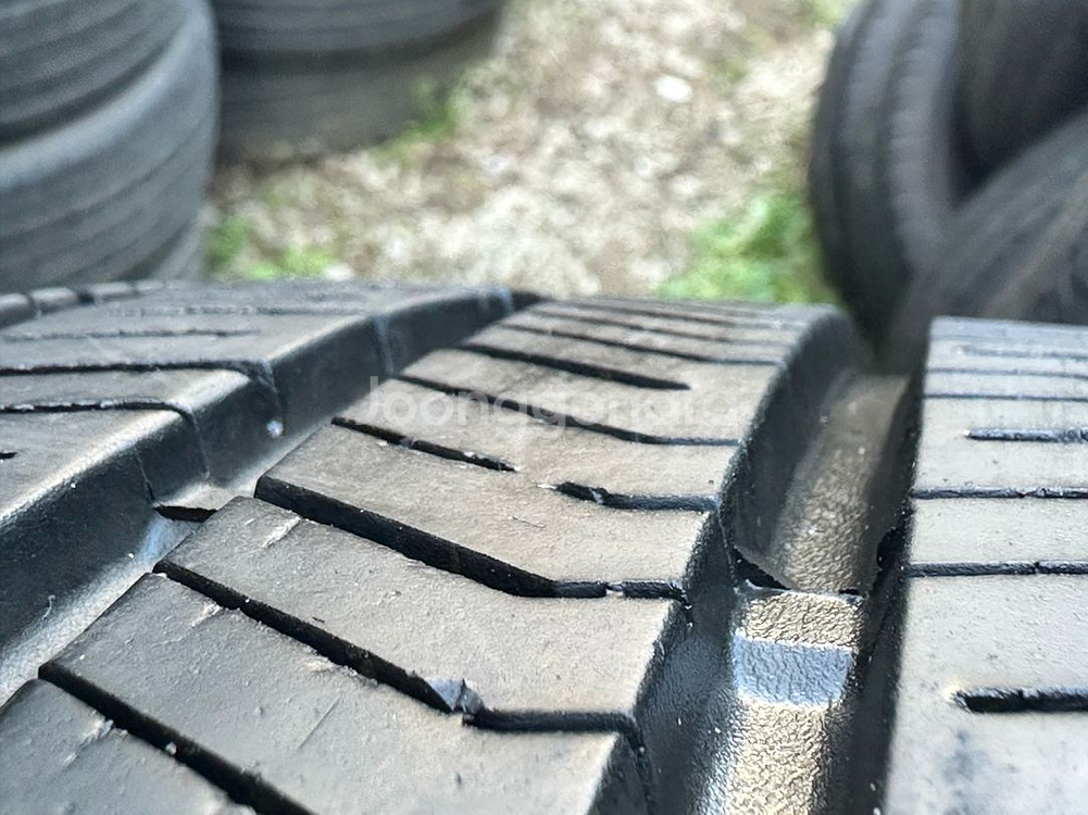 235 60 17중고타이어2개2356017--2