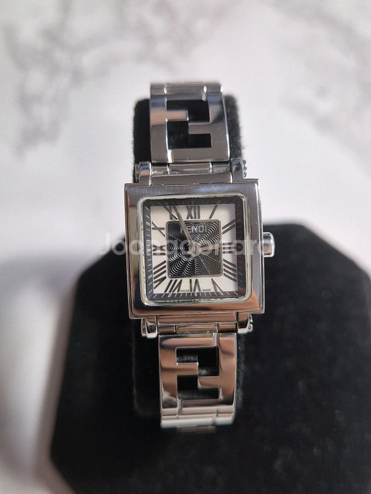 펜디 자개다이얼 팔찌시계--0