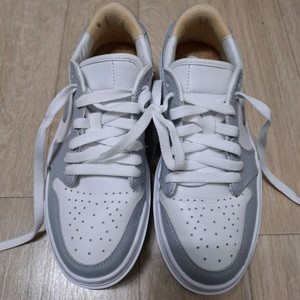 나이키 조던 1 로우 레이크 그레이