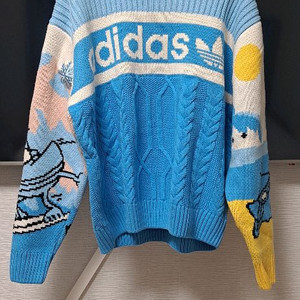 아디다스 목폴라니트