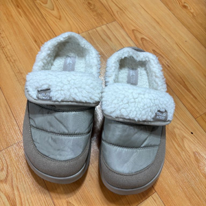 오슬로 패딩 뮬 슬리퍼 캠핑 겨울