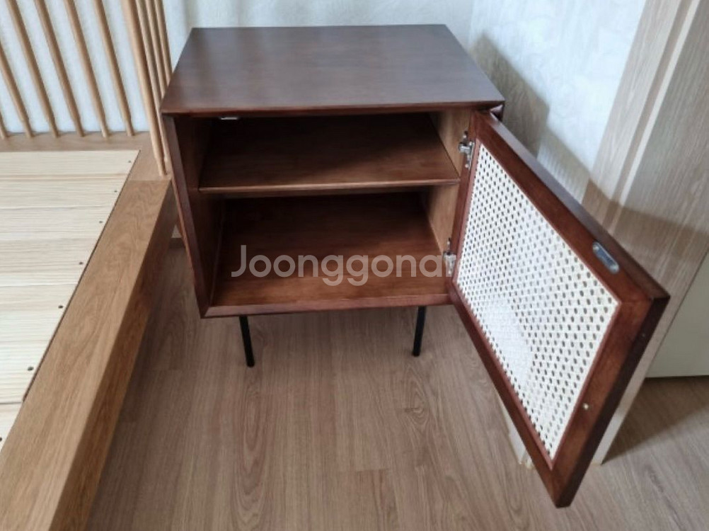 장미맨숀 로라 라탄 원목 협탁(브라운컬러) 일주일사용 새것수준--8