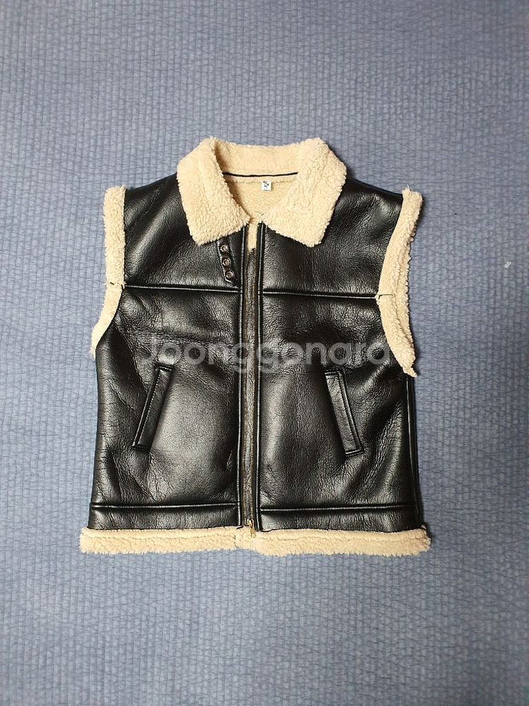 유광 비건레더 가죽무스탕 조끼 M 95사이즈 팔아요--0