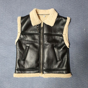 유광 비건레더 가죽무스탕 조끼 M 95사이즈 팔아요