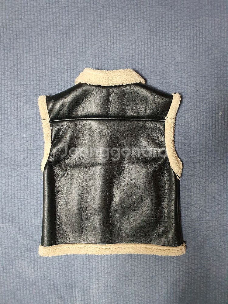 유광 비건레더 가죽무스탕 조끼 M 95사이즈 팔아요--1