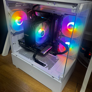 싸게 올립니다.게이밍 컴퓨터 본체. 상태좋음