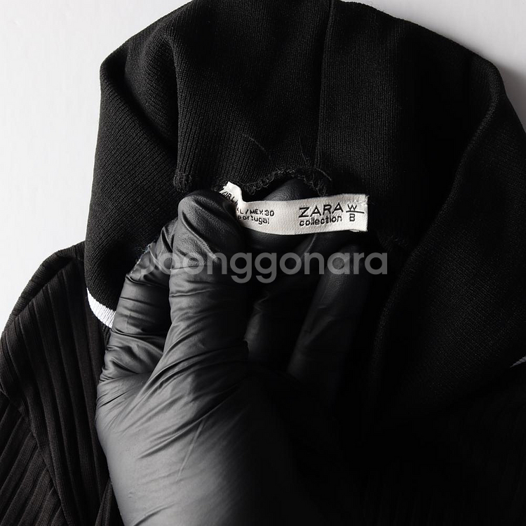 [L]자라 블랙 터틀넥 골지 반팔 니트 티셔츠--4