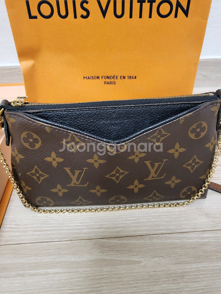 루이비통 팔라스 크로스백--1