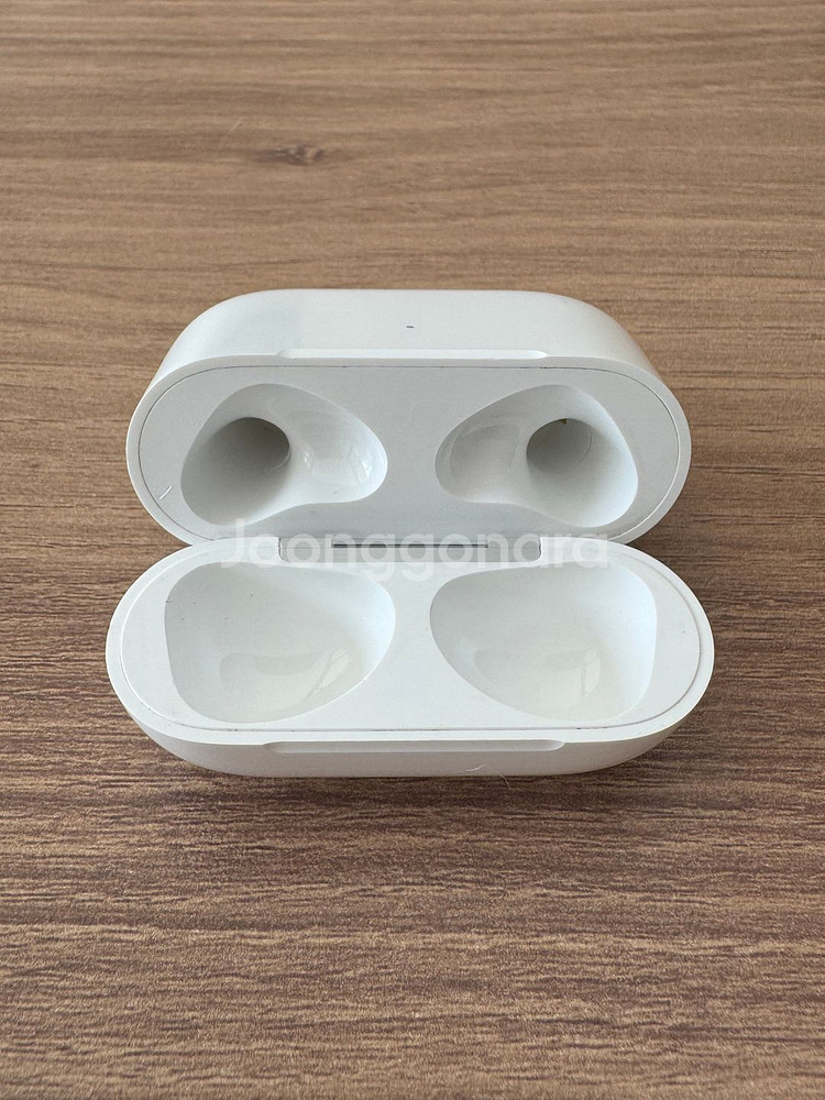 에어팟 3세대 본체--1