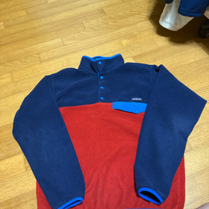 M 파타고니아 신칠라 후리스 네이비레드