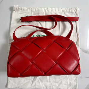 보테가 베네타 가방 패딩 탑 핸들 백 팝니다