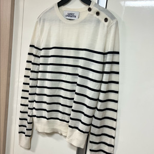 럭키슈에뜨 울100% 버튼 장식 스트라이프 니트 단추 라운드넥 아이보리