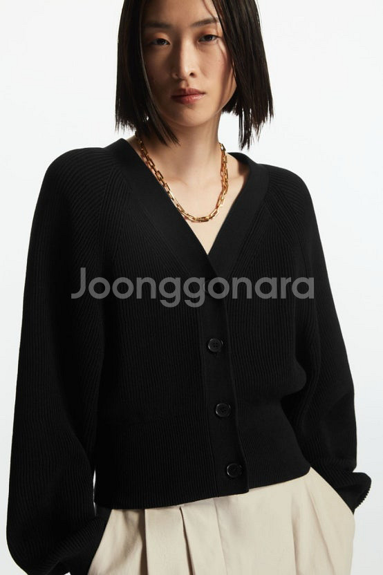 코스 릴렉스드핏 크롭 가디건 (s) _ 베이지, 블랙--2