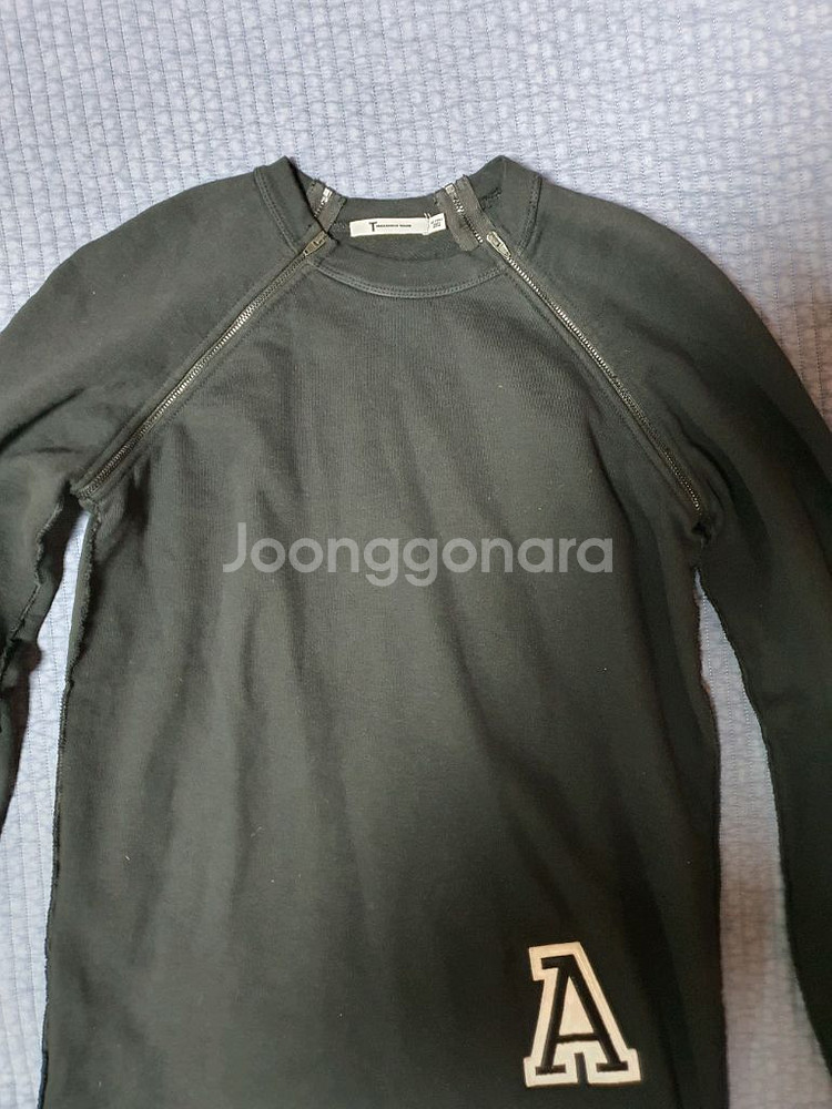 알렉산더 왕 지퍼 디자인 라운드티 팔아요 90-95사이즈 팔아요--2