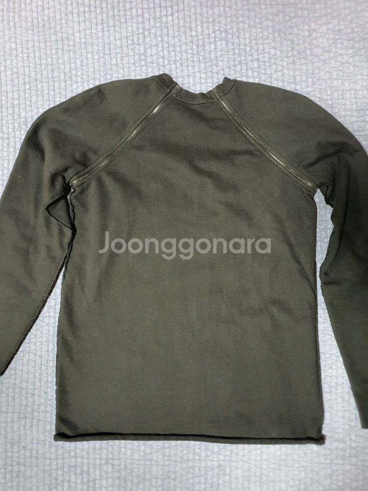 알렉산더 왕 지퍼 디자인 라운드티 팔아요 90-95사이즈 팔아요--3