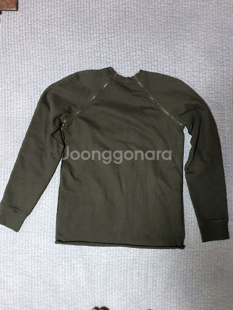 알렉산더 왕 지퍼 디자인 라운드티 팔아요 90-95사이즈 팔아요--1