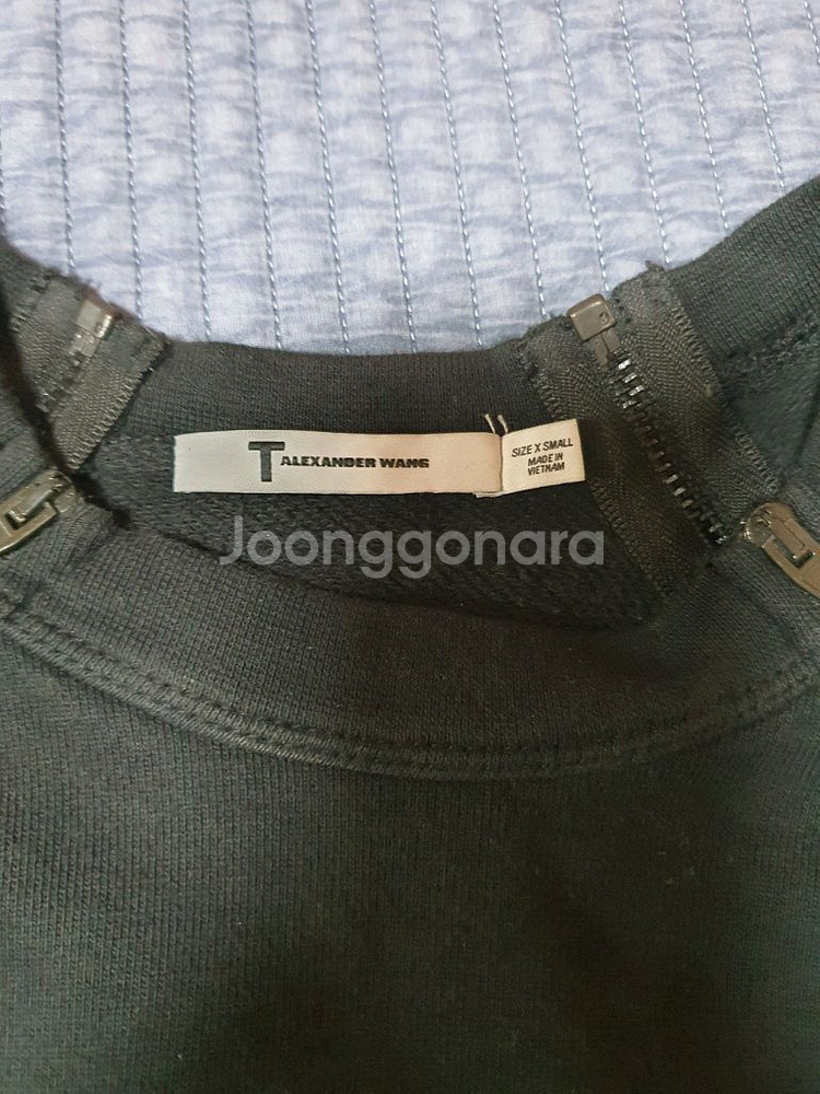 알렉산더 왕 지퍼 디자인 라운드티 팔아요 90-95사이즈 팔아요--4