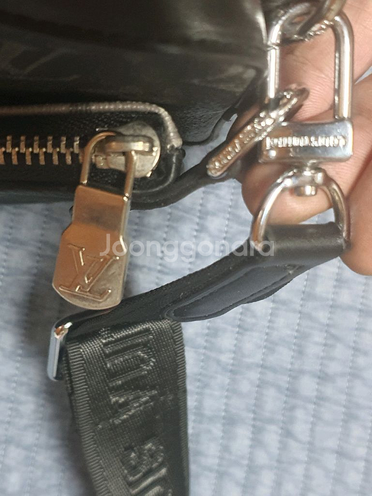 새거 루이비통 트리오 메신저백 팔아요--3