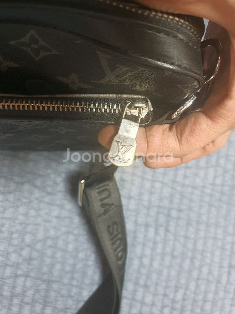 새거 루이비통 트리오 메신저백 팔아요--6