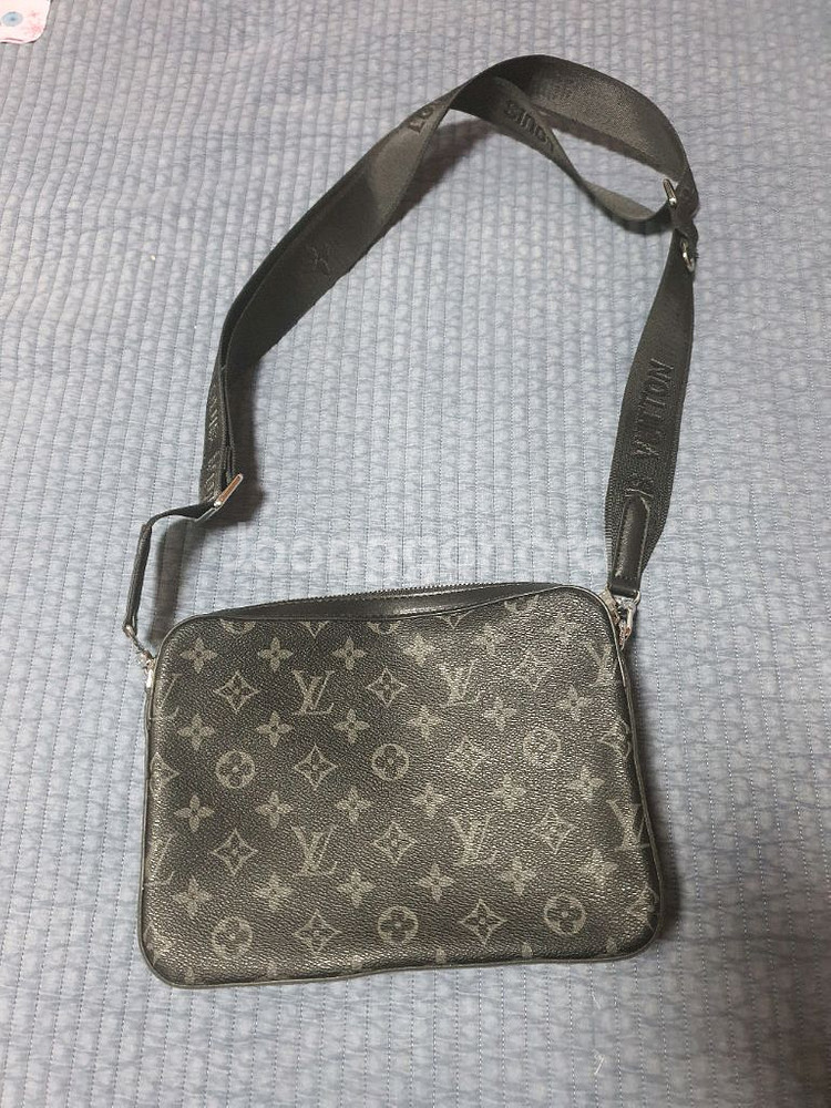 새거 루이비통 트리오 메신저백 팔아요--7